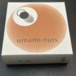 umami nuts  - シルバー缶が入っている紙箱。