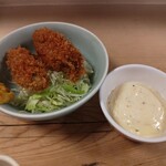 大衆割烹 三州屋 - カキフライ（1個）［420円］×2個、タルタルソース［100円］