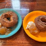 Suzie-Q - アップルサイダードーナツ