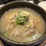 参鶏湯とカンジャンケジャン専門店 百年の礎 - 