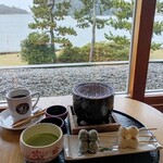 eXcafe吉崎鳳凰閣 - 串団子は粒餡とみたらし餡が付いてきます