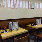 鶴亀 - テーブル席(2025年11月27日撮影)