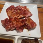 お肉屋さんのひとり焼肉 DAIRIKI - カルビ・角切りカルビ
