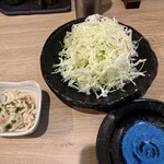 とりかわ　一入 - お通し　❌キャベツ　ドレッシングが美味しくない