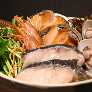 旬の味覚満載！【冬季限定】寄せ鍋コース