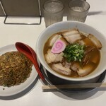 丸高中華そば 神戸二宮 - 