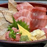 波なれ - 厚切りで美しい中トロ♡♡♡
                                赤身とトロのグラデーション、脂の乗りまくったピンクの中トロ、そして香ばしいトロの炙り、そしてネギトロ♪(≧∀≦)