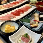 波なれ - SちゃんとLさんの限定10食「丸入御前（¥3,000税込）」
                                ミナミマグロのお寿司が赤い宝石のように輝いています♪  本さわらの生糀漬けもとってもおいしそう♡