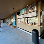 波なれ - レストラン「波なれ」のほか、サンドイッチスタンドや直売所もあります。