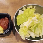 屋台屋 博多劇場 船橋店 - お通しのキャベツ