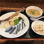 331836338 - 【限定】酢締めサンマのつけ麺 、鯛めし