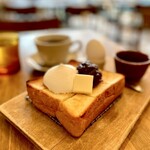 天然酵母の食パン専門店 つばめパン ＆Milk - つばめブレンド2杯 と
小倉トースト（ゆで卵付き）