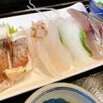新兵衛 - ・花鯛炙り
      ・皮はぎ肝付
      ・あおりいか
      ・さごち(さわらの幼魚)