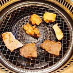 和牛焼肉 牛源 - 焼いている状況
