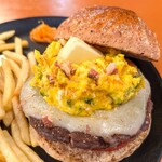 髙橋バーガー - 2025.12マンスリー  かぼちゃのクリームマッシュバーガー