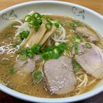 中華そば きくま - 御代わりの２杯目は、チャーシューがほんのり大きめ(^з^)嬉しいな〜♪笑笑