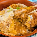 こっこのすけ - 甘味よりもコショウのスパイシーさが際立つカツ