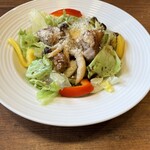 オリーブの丘 - 料理写真:グリルチキンときのこのサラダ