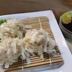 小料理 濃 - ③手作り焼売(税込650円)
これも小料理屋や居酒屋の定番だけど、優しい旨みとぽん酢と芥子が絶妙
ガッツリ肉系も良いけれど、これくらいの優しさが私向きです