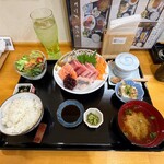寛 - お刺身定食
