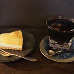 眞踏珈琲店 - レアチーズケーキと水瑠璃　