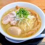 麺蔵あつお - 料理写真:鶏塩らーめん+味玉トッピング