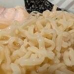 舟場 - 中太麺がスープに絡む