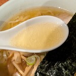 舟場 - 煮干し強めの豚骨スープ