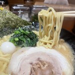 横浜家系ラーメン春吉家 - にゅ、