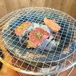 炭火焼肉 やまじ - この値段で炭火焼肉が楽しめます