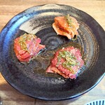 炭火焼肉 やまじ - この日の焼肉は牛ロース・牛タン・豚ロースの３種類