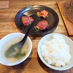 炭火焼肉 やまじ - 日替わり焼肉ランチセット 1030円