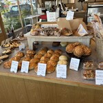 NILS BAKERY - この辺りはまだたくさんありました