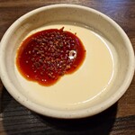 和牛焼肉 牛源 - ◯なめらかプリン
ザラメの食感が残されているカラメルの
苦味感が心地良くて、甘さとの対比が面白く
これは美味しいなあ♪