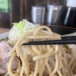 肉汁らーめん 公 - 麺の感じ