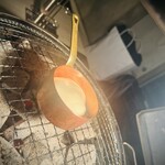 ホルモン・焼肉　8 hachi  - ハンバーグ用のチーズ！仕込み中。