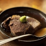 焼鳥 かもしや - 牛タン、まさかの煮込み