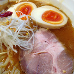 麺や 真登 - 丁寧に作ってあるラーメンですよね。これは辛麺。