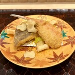 日本料理 かしづき - 爪フライ、平松しいたけ、銀杏、クワイチップ、カラスミ