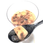 公正屋 - ワイングラスにも入れてみたの。洋ナシとココアパウダー入れて楽しんだの。黒スプーンに黒パールて(≧▽≦)