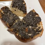 スタンドローキー - アンチョビガーリックトースト。一瞬で無くなった。