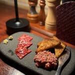 カルネジーオ イースト - 