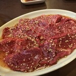 三宿トラジ - 本日のおすすめ上ロース、レア目が美味しい