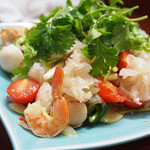 ソンポーン - 白キクラゲとシーフードのヤム