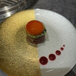 恵比寿 焼肉 羊ビヨリ - 燻製卵黄の羊ユッケ