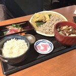 和食居酒屋 咲くら - 鴨南蛮つけ蕎麦
三崎まぐろ入り秋の刺身御膳 1380円