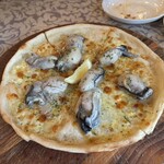 チーチョス - 広島県産のオイスターピッツァ（レモンソースがけ）