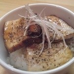 麺屋彩香 - ランチチャーシューご飯