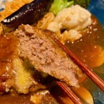山本のハンバーグ - 自家製ハンバーグ断面