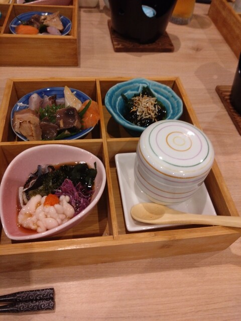 串と小皿料理 酒菜 鶴と亀 - 鶴岡（日本酒バー）の写真